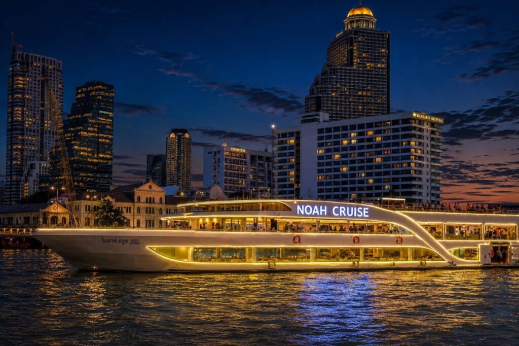Noah Cruise Boat in Bangkok