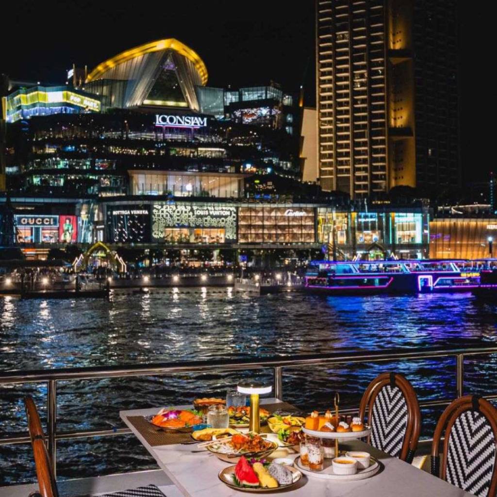 The Best Bangkok Dinner Cruise Experiences on the Chao Phraya River