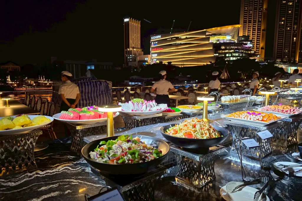 Bangkok dinner cruise buffet and entertainment
